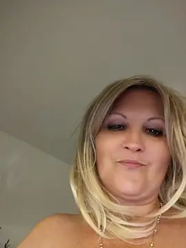Snapshot of Divineblond chatting on 1, 6, 2026 Divineblond online show from 1, 6, 2026
