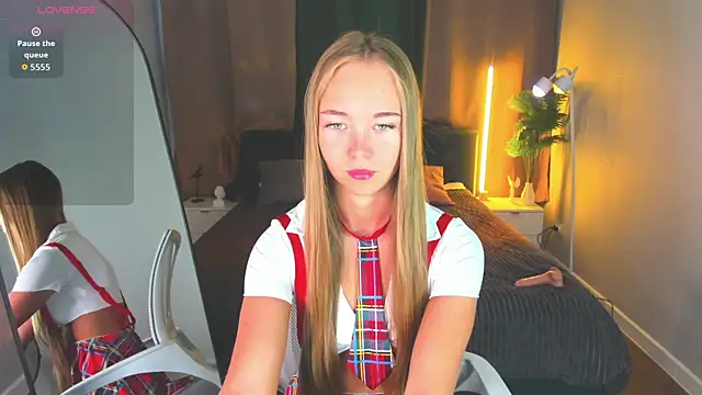 Milana Sorrento online show from 7, 6, 2026