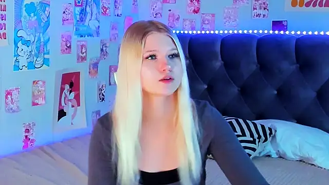 Snapshot of LunariaFox chatting on 17, 5, 2026 LunariaFox online show from 17, 5, 2026