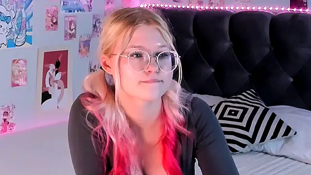 Snapshot of LunariaFox chatting on 31, 5, 2026 LunariaFox online show from 31, 5, 2026