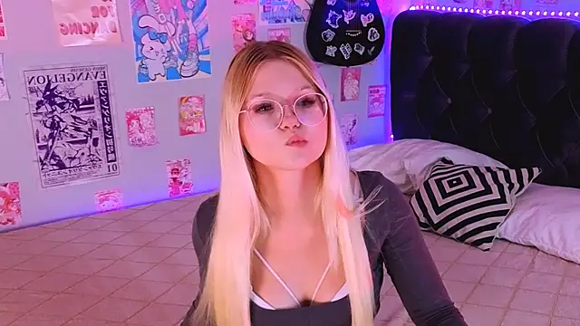 LunariaFox online show from 25, 7, 2026