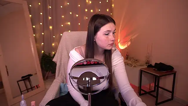 Snapshot of BettyMarlowe chatting on 5, 5, 2026 BettyMarlowe online show from 5, 5, 2026