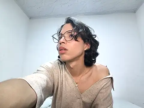 Snapshot of LONDON_ROSE chatting on 12, 5, 2026 LONDON ROSE online show from 12, 5, 2026