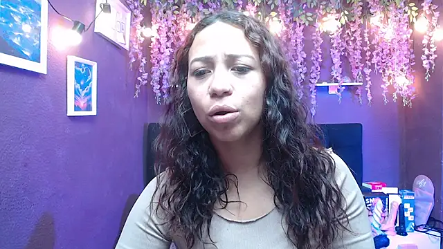Snapshot of monik299 chatting on 19, 5, 2026 monik299 online show from 19, 5, 2026