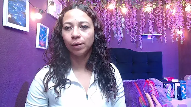 Snapshot of monik299 chatting on 25, 5, 2026 monik299 online show from 25, 5, 2026