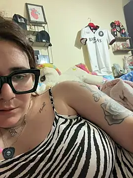 lauasg97 online show from 22, 4, 2026