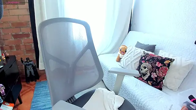 MissBronte online show from 9, 5, 2026