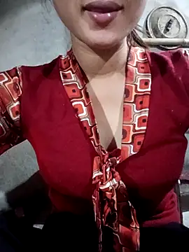 Snapshot of Rosie_LoveUU chatting on 30, 4, 2026 Rosie LoveUU online show from 30, 4, 2026