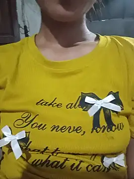 Snapshot of Rosie_LoveUU chatting on 17, 5, 2026 Rosie LoveUU online show from 17, 5, 2026