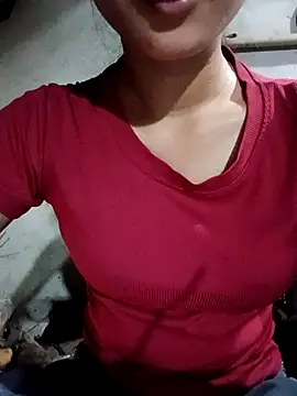 Snapshot of Rosie_LoveUU chatting on 7, 6, 2026 Rosie LoveUU online show from 7, 6, 2026
