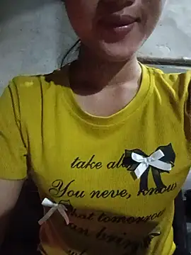Snapshot of Rosie_LoveUU chatting on 3, 6, 2026 Rosie LoveUU online show from 3, 6, 2026