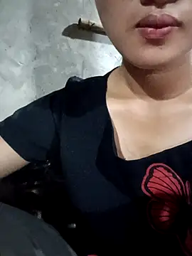 Snapshot of Rosie_LoveUU chatting on 5, 5, 2026 Rosie LoveUU online show from 5, 5, 2026