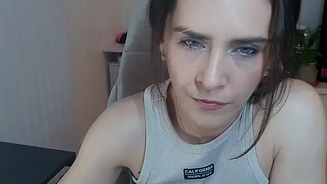 Snapshot of khalessi13 chatting on 9, 5, 2026 khalessi13 online show from 9, 5, 2026