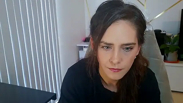 Snapshot of khalessi13 chatting on 13, 5, 2026 khalessi13 online show from 13, 5, 2026