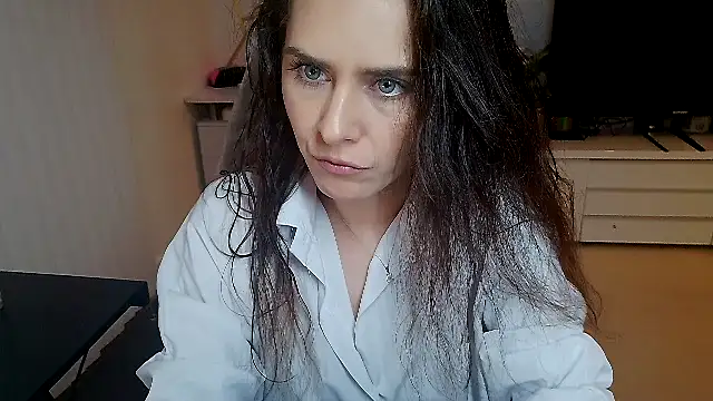 Snapshot of khalessi13 chatting on 4, 5, 2026 khalessi13 online show from 4, 5, 2026