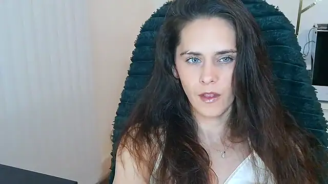 Snapshot of khalessi13 chatting on 5, 6, 2026 khalessi13 online show from 5, 6, 2026