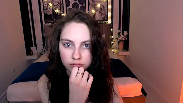 Snapshot of _AliceWells chatting on 29, 4, 2026 AliceWells online show from 29, 4, 2026