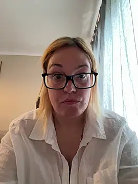 SecretRavenXO online show from 13, 5, 2026