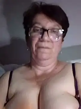 Snapshot of KetQueen101 chatting on 23, 7, 2026 KetQueen101 online show from 23, 7, 2026