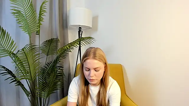 Snapshot of LavonaMadlem chatting on 13, 5, 2026 LavonaMadlem online show from 13, 5, 2026