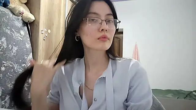 Snapshot of AshleyTropiano chatting on 6, 5, 2026 AshleyTropiano online show from 6, 5, 2026