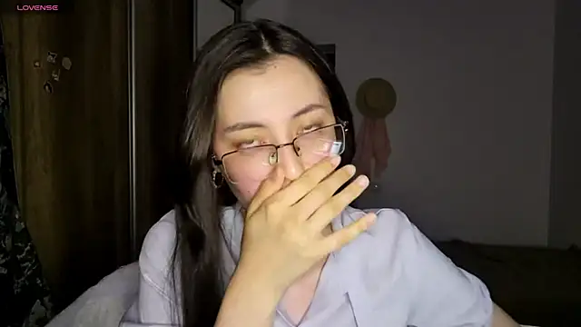 Snapshot of AshleyTropiano chatting on 3, 6, 2026 AshleyTropiano online show from 3, 6, 2026