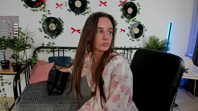 NicoleWells22 online show from 17, 5, 2026