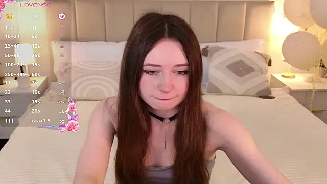 Snapshot of AliceLidelle chatting on 7, 5, 2026 AliceLidelle online show from 7, 5, 2026
