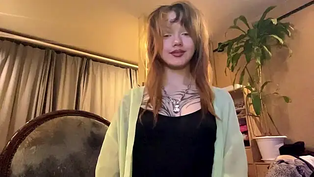 Snapshot of sarawhisperr chatting on 15, 5, 2026 sarawhisperr online show from 15, 5, 2026