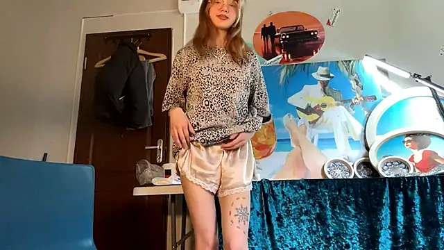 Snapshot of sarawhisperr chatting on 13, 5, 2026 sarawhisperr online show from 13, 5, 2026