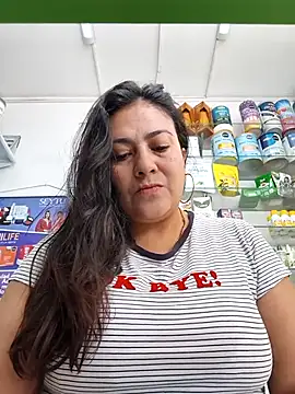 Snapshot of roxana_sexy_2026 chatting on 7, 5, 2026 roxana sexy 2026 online show from 7, 5, 2026