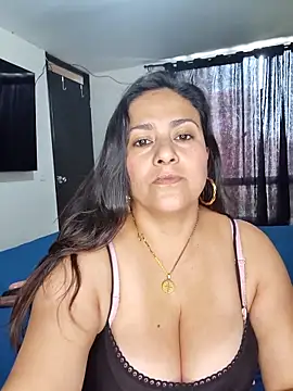 Snapshot of roxana_sexy_2026 chatting on 13, 5, 2026 roxana sexy 2026 online show from 13, 5, 2026