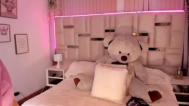 Snapshot of mariana__thompson chatting on 14, 5, 2026 mariana thompson online show from 14, 5, 2026