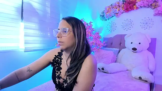 Snapshot of Sharon_rhodes_ chatting on 3, 6, 2026 Sharon rhodes online show from 3, 6, 2026