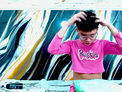 LAYAN FEMBOY online show from 13, 5, 2026