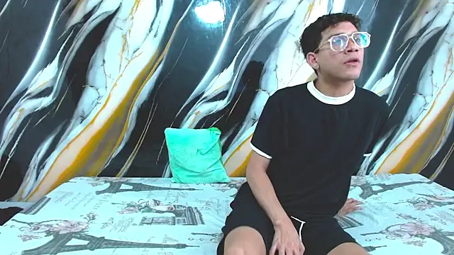 LAYAN FEMBOY online show from 11, 5, 2026