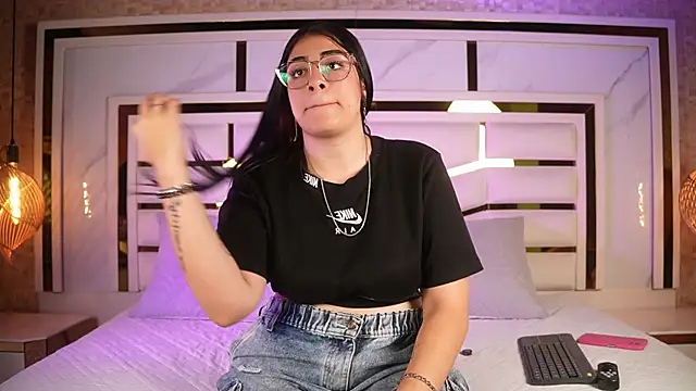 nicole sm online show from 24, 4, 2026