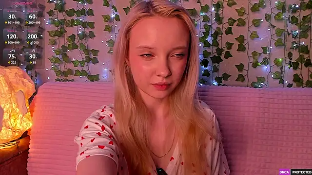 Snapshot of _CloudNine_ chatting on 17, 5, 2026 CloudNine online show from 17, 5, 2026