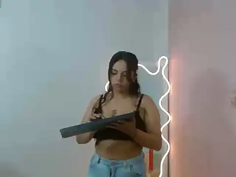 Snapshot of Karla_tay1 chatting on 6, 5, 2026 Karla tay1 online show from 6, 5, 2026