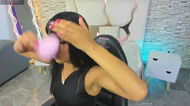 Yenn tay online show from 30, 5, 2026