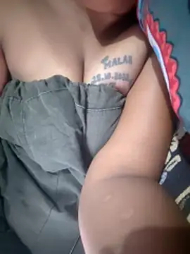 Snapshot of Tamil_Hot_HoneyBee chatting on 17, 5, 2026 Tamil Hot HoneyBee online show from 17, 5, 2026