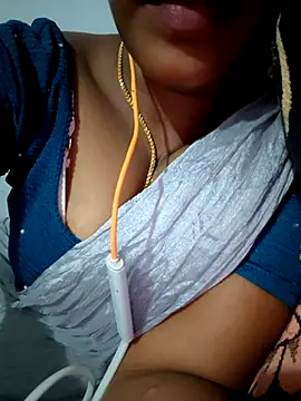 Snapshot of Tamil_Hot_HoneyBee chatting on 17, 6, 2026 Tamil Hot HoneyBee online show from 17, 6, 2026