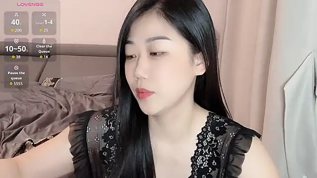 Snapshot of F-Yuwei chatting on 5, 6, 2026 F-Yuwei online show from 5, 6, 2026