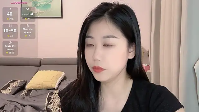 Snapshot of F-Yuwei chatting on 26, 5, 2026 F-Yuwei online show from 26, 5, 2026