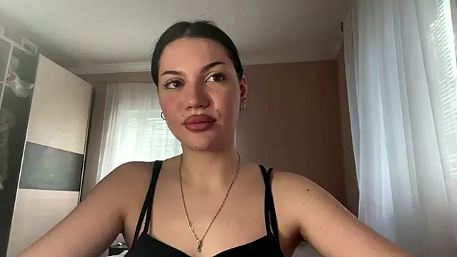 Snapshot of CrystalMuze chatting on 29, 4, 2026 CrystalMuze online show from 29, 4, 2026