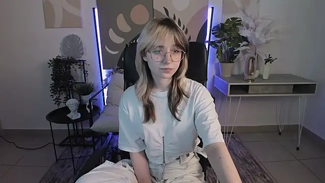 Snapshot of NyxCalderra chatting on 5, 6, 2026 NyxCalderra online show from 5, 6, 2026