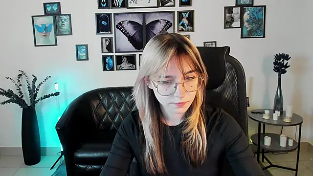Snapshot of NyxCalderra chatting on 21, 5, 2026 NyxCalderra online show from 21, 5, 2026
