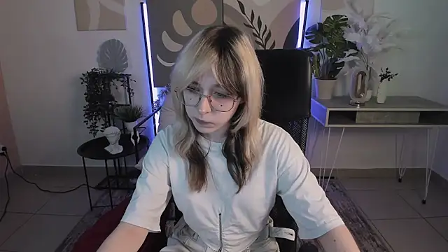 Snapshot of NyxCalderra chatting on 5, 6, 2026 NyxCalderra online show from 5, 6, 2026