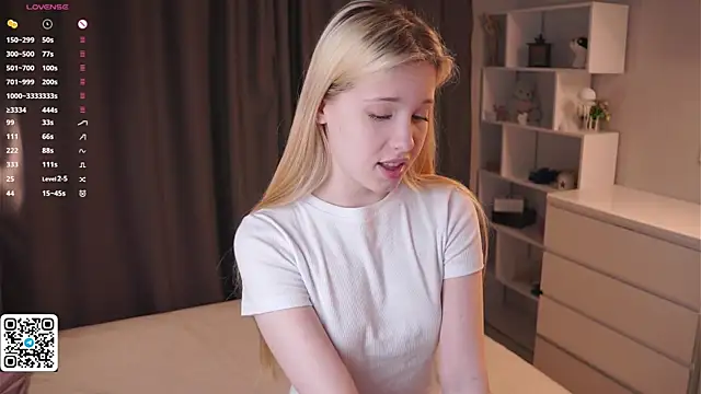 Snapshot of Sweet_Love_Lily chatting on 13, 5, 2026 Sweet Love Lily online show from 13, 5, 2026