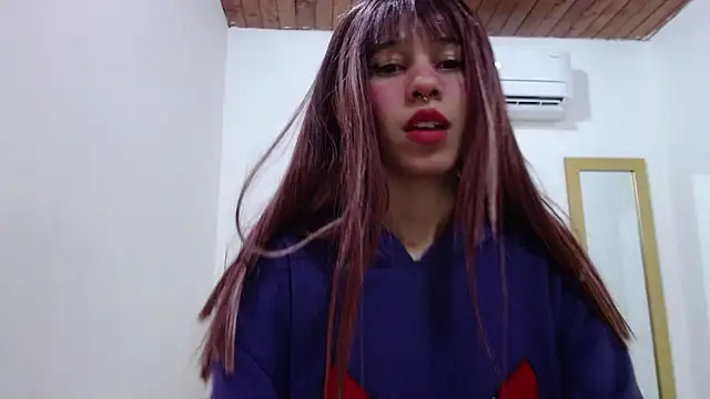 Loly Petit online show from 28, 4, 2026